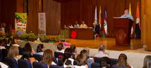 Alcalde Armitage instala la Semana de la Primera Infancia condecorando a Maritza Uribe
