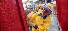 La magia de la navidad brota de las manos de artesanas caleñas
