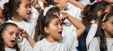 Mil niños le cantaron a la naturaleza y a la ciudad en el Coliseo El pueblo