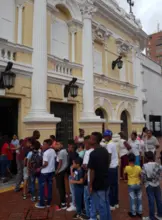 Con 120 niños del extremo sur de la ciudad, arribó la ruta navideña al Teatro Municipal