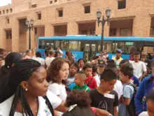 Con 120 niños del extremo sur de la ciudad, arribó la ruta navideña al Teatro Municipal