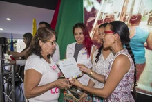 115 microempresarios reasentados por el Plan Jarillón de Cali, recibieron su certificación por haber participado en  el programa de mejoramiento empresarial 