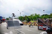 Tatán voló con su moto en la Feria de Cali