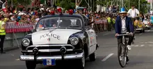 Cali vivió en familia una verdadera ‘pasarela’ automotriz con el Desfile de Autos Clásicos y Antiguos