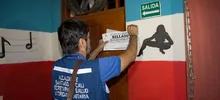 En Cali, autoridades cierran dos establecimientos por malas condiciones de salubridad y licor vencido