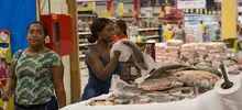 Arroz, aceite y carne los principales productos que llevaron las víctimas del conflicto armado con sus bonos de alimentación.