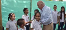 Alcalde Armitage acompaña recorrido del Ministerio de Educación por I.E.O. Eustaquio Palacios
