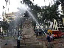 Mi Cali Bonita acompañó jornada de limpieza para la emblemática Plaza de Cayzedo