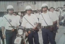 Agentes de tránsito durante la ceremonia en la plazoleta del C.A.M.