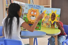 Alcalde entregó dos bibliotecas públicas que se convertirán en clubes culturales para la paz