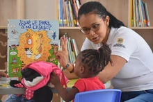 Alcalde entregó dos bibliotecas públicas que se convertirán en clubes culturales para la paz