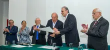 Alcalde de Cali, Maurice Armitage, recibe condecoración por parte de la Academia de Historia del Valle