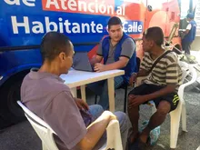 Habitantes de Calle están acudiendo a recibir los servicios en el dispositivo móvil