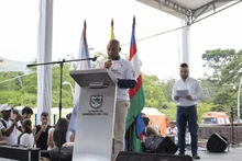 Con una marcha masiva la alcaldía de cali conmemora el día de las víctimas 