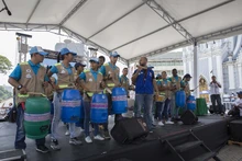 Con una marcha masiva la alcaldía de cali conmemora el día de las víctimas 