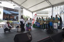 Con una marcha masiva la alcaldía de cali conmemora el día de las víctimas 