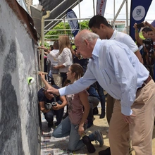 Con ‘pintatón’, alcalde Armitage anuncia refaccionamiento de 16 instituciones educativas de Cali