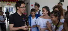 Gobierno de Japón visitó instituciones educativas a las que donará mobiliario estudiantil