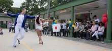 Gobierno de Japón visitó instituciones educativas a las que donará mobiliario estudiantil