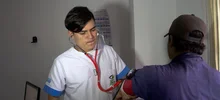 A través de la sustitución de heroína por metadona se busca que adictos puedan retomar una vida productiva