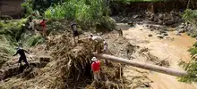 Alcaldía de Cali atiende comunidad afectada por creciente del río Aguacatal