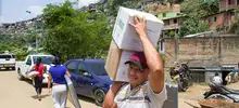 Alcaldía de Cali atiende comunidad afectada por creciente del río Aguacatal