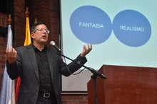 “La literatura salva vidas”: escritor Albeiro Echavarría, en lanzamiento de su libro ‘Te amo, peladita’