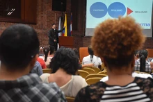 “La literatura salva vidas”: escritor Albeiro Echavarría, en lanzamiento de su libro ‘Te amo, peladita’