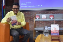 “La literatura salva vidas”: escritor Albeiro Echavarría, en lanzamiento de su libro ‘Te amo, peladita’