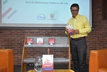 “La literatura salva vidas”: escritor Albeiro Echavarría, en lanzamiento de su libro ‘Te amo, peladita’