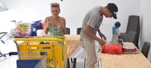 Secretaría de Bienestar Social entregó diez unidades productivas a ex habitantes de calle