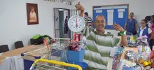 Secretaría de Bienestar Social entregó diez unidades productivas a ex habitantes de calle