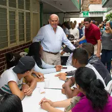 El alcalde Armitage verificó obras de progreso social en la Comuna 11