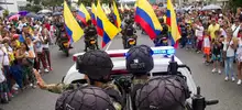 Alcalde Armitage preside desfile militar y policivo del Día de Independencia 