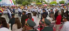 Alcalde Armitage preside desfile militar y policivo del Día de Independencia 