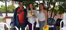 De la mano de artesanos, Armitage visitó la Loma de la Cruz 