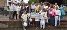 De la mano de artesanos, Armitage visitó la Loma de la Cruz 