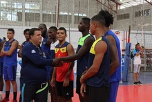 Selección Colombia de voleibol compartió con niños beneficiarios de Deporvida