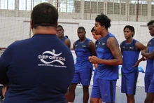 Selección Colombia de voleibol compartió con niños beneficiarios de Deporvida