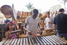 Los portadores de tradición, hacen su agosto en el Petronio Álvarez.