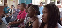 Vendedores ambulantes del MÍO se ponen al día con su educación