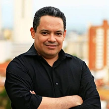 Julian Albornoz T.