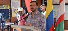 Alcalde Armitage lanza ultimátum para encontrar responsables del incendio de Cristo Rey