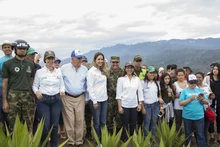 Los caleños abrazaron el cerro de Cristo Rey y se comprometieron a ser sus guardianes