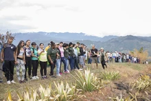 Los caleños abrazaron el cerro de Cristo Rey y se comprometieron a ser sus guardianes