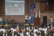 Institución Educativa INEM traspasa fronteras con el Festival de la Canción en lengua extranjera