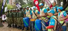 Bajo la lluvia los caleños participaron en el Día Mundial de Limpieza