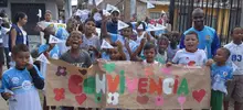 La comuna 13 le caminó a la paz, borrando fronteras