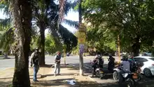 Desmontan publicidad ilegalmente instalada en la Comuna 17 