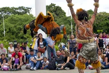 El circo Incubaxion Teatro invitó a conservar el medio ambiente.